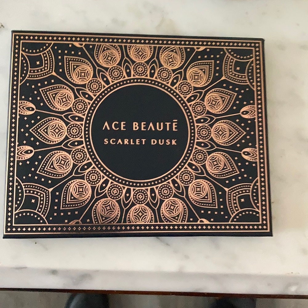 Ace  Beaute Scarlet Dusk Palette